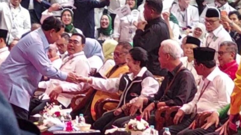 Jiwa Besar Prabowo dan Gibran Bersalaman dengan Megawati di KPU